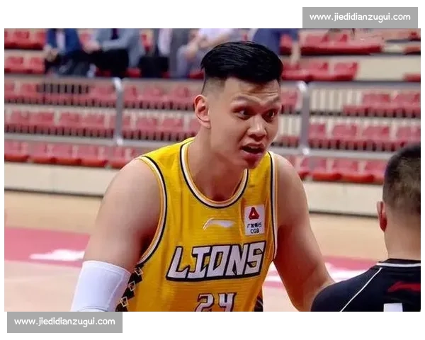 许钟豪铁山靠致亚洲第一后卫报销，CBA 恶汉再引国际争议