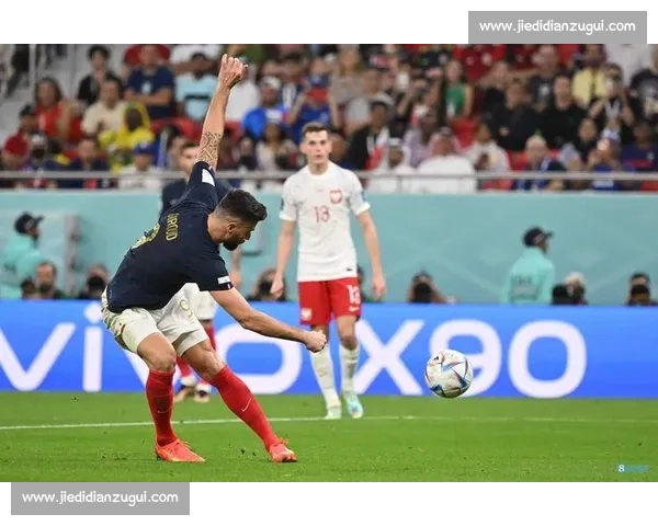 吉鲁乌龙忘带球衣门将救场，38 岁逆天神肌引爆热议