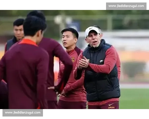 国足帅位争夺战白热化！久尔杰维奇临危受命剑指东亚杯